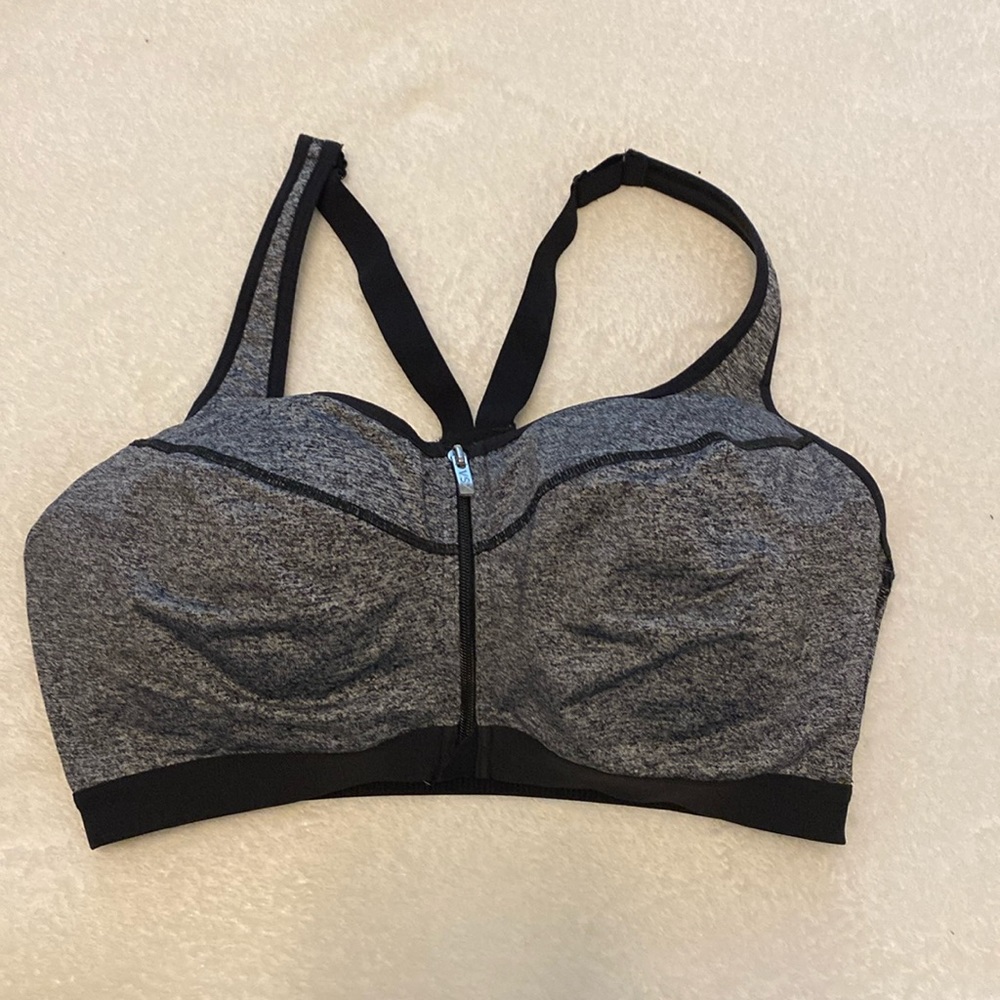 Victorias Secret Sport “Knockout” Sports Bra (the original “Knockout” style)